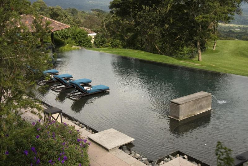 Hotel La Reunion Golf Resort And Residences Antigua Exterior foto